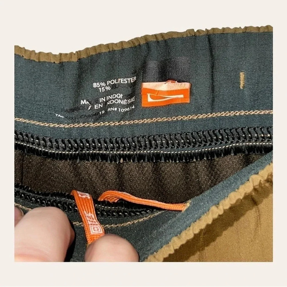 0445W. 5.11 TACTICAL MEN’S SHORTS EMBROIDERED LOGO ON BOTTOM OF SHORTS SIZE SM - Picture 8 of 13